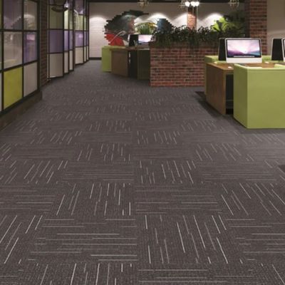 Tejas de alfombra Beijing 50x50 Hotel de lujo PP Jacquard Oficina comercial PVC piso antideslizante