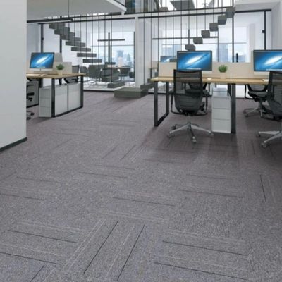 Tejas de alfombra de oficina comercial 50x50 con estilo moderno y respaldo de PVC modular de OEM