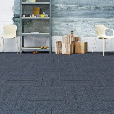 Tejas de alfombra de oficina comercial 50x50 con estilo moderno y respaldo de PVC modular de OEM