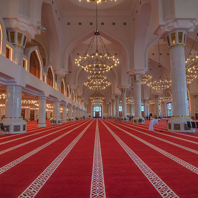 OEM ODM Sí 100% Impresión personalizada de PP Alfombra de mezquita para sala de oración 550g/m2