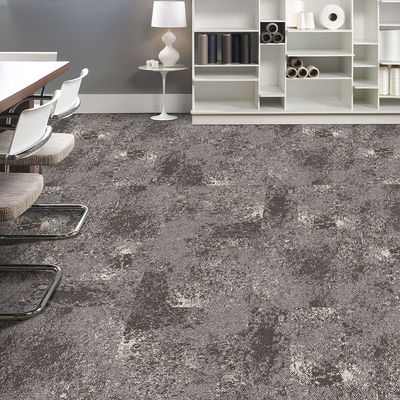 Casas comerciales azulejos de alfombra 100% PP modular con material de betún de pila de bucle