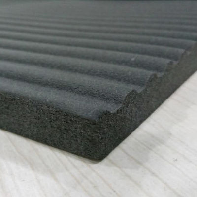 70-130 kg/m3 Densidad Negro de espuma retardante de llama Alfombra para oficina en el hogar hotel