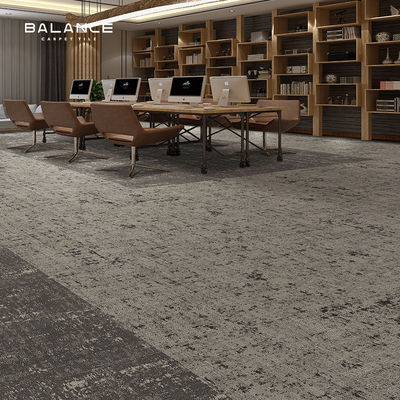 Alfombra de oficina modular de 50x50 con estilo de matriz de pila de bucle y azulejos extraíbles de lujo