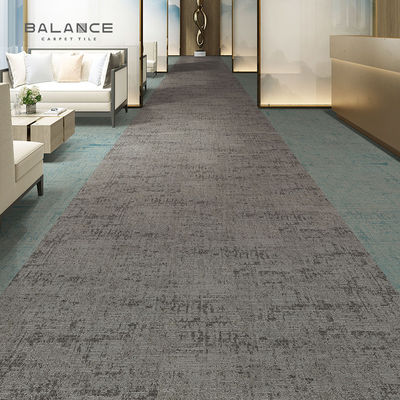 Alfombras comerciales de lujo modulares con respaldo de PVC y construcción de pila de bucle de nivel multicolor