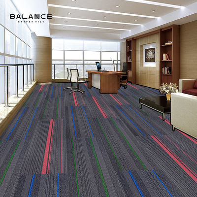 Tejas de alfombra cuadradas impermeables al sonido de estilo moderno para oficinas comerciales 25X100