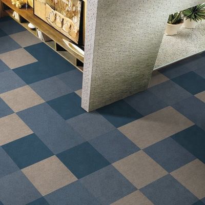 Tejas para alfombras de color sólido de PVC y PP extraíbles para oficinas y dormitorios con apoyo acolchado