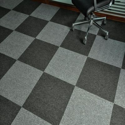Tejas para alfombras de color sólido de PVC y PP extraíbles para oficinas y dormitorios con apoyo acolchado