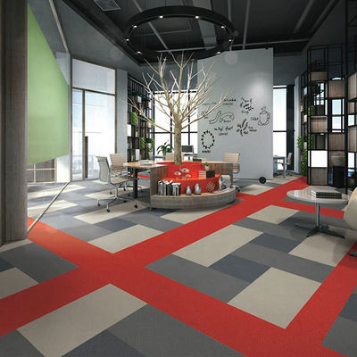 Alfombras de oficina comerciales Matriz de azulejos de alfombra amarilla 50 * 50 para el rendimiento de adultos