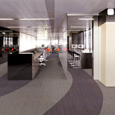 Salón comercial Alfombra de alta circulación 50*50 Jacquard piso de oficina azulejos de alfombra de respaldo de betún biblioteca