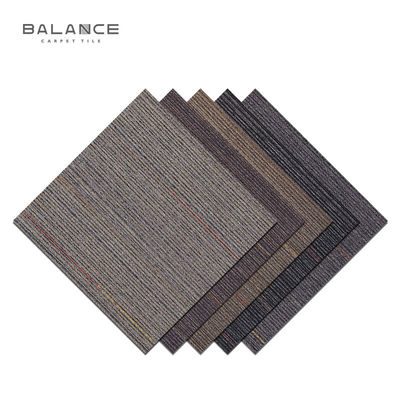 Salón comercial Alfombra de alta circulación 50*50 Jacquard piso de oficina azulejos de alfombra de respaldo de betún biblioteca