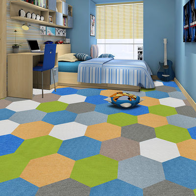 Carpetas de habitación de niños de forma hexagonal sólida de bajo mantenimiento hechas de 100% de nylon