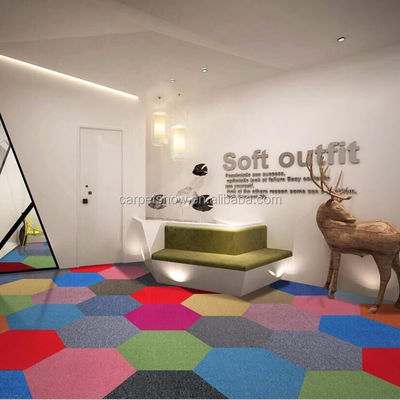 Carpetas de habitación de niños de forma hexagonal sólida de bajo mantenimiento hechas de 100% de nylon