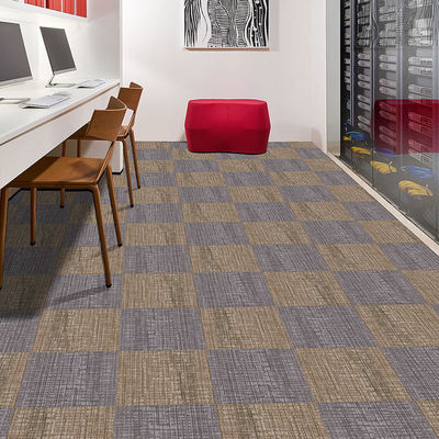Tejas de alfombra de piso de oficina comercial de nylon a prueba de fuego con estilo moderno impermeable