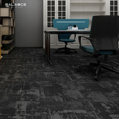 Tipo de alfombra de tráfico pesado de pila media Negro 600X600 Tejas de oficina de nylon Jacquard alfombra