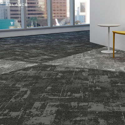 Tipo de alfombra de tráfico pesado de pila media Negro 600X600 Tejas de oficina de nylon Jacquard alfombra