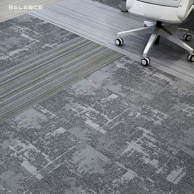 Tipo de alfombra de tráfico pesado de pila media Negro 600X600 Tejas de oficina de nylon Jacquard alfombra
