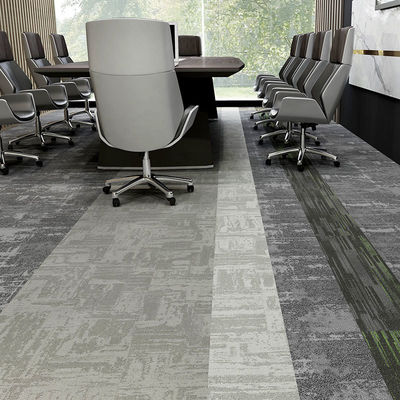 Tejas de alfombra modulares para oficinas comerciales en pila de nylon de bucle gris con respaldo de PVC comercial