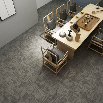 Tejas de alfombra modulares para oficinas comerciales en pila de nylon de bucle gris con respaldo de PVC comercial