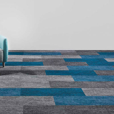 Tejas de alfombra suave impermeables de patrón simple y generoso para sala de estar en el mercado