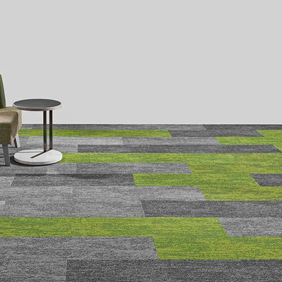 Tejas de alfombra suave impermeables de patrón simple y generoso para sala de estar en el mercado