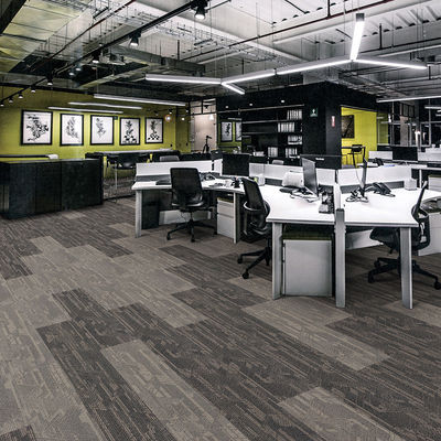 Tiles de alfombras de nylon modernas comerciales con almohadilla de abstracción de 50x50 PVC PP para hoteles