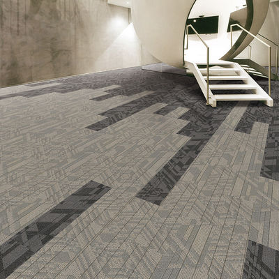 Tiles de alfombras de nylon modernas comerciales con almohadilla de abstracción de 50x50 PVC PP para hoteles