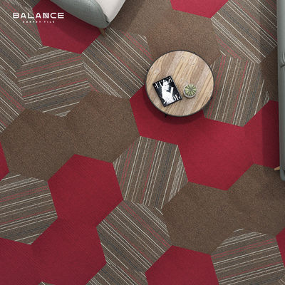 Diseño decorativo colorido Tejas de alfombra hexagonales lavables hechas de nylon ignífugo
