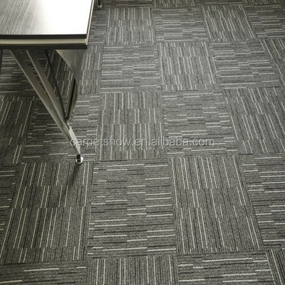 Tejas de alfombra modulares de PVC 100% de polipropileno comerciales para pisos de oración de oficina