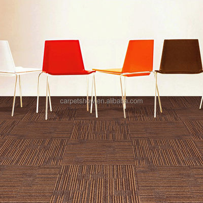 Tejas de alfombra de oficina modernas de PP de 50 * 50 cm con colores hermosos