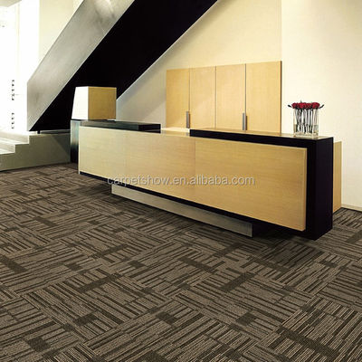 Tejas de alfombra de oficina modernas de PP de 50 * 50 cm con colores hermosos