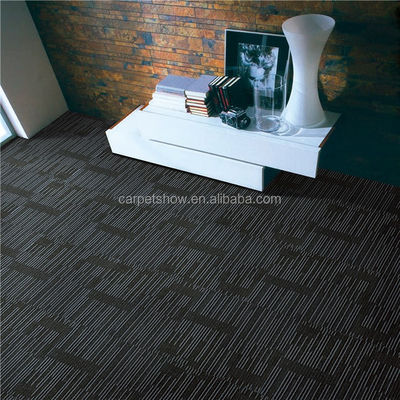 Tejas de alfombra de polipropileno resistente a la corrosión de 50x50 cm con respaldo de PVC