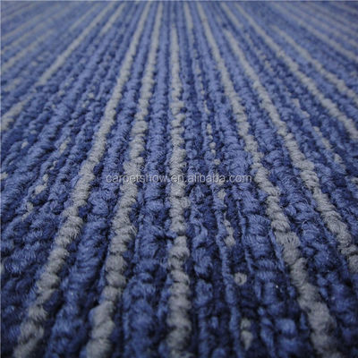 Tejas de alfombra de polipropileno resistente a la corrosión de 50x50 cm con respaldo de PVC