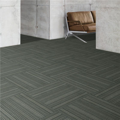 50x50cm PP Loop Pile Alfombra de tejas para oficinas Hoteles hogares pisos de dormitorios en patrón de rayas