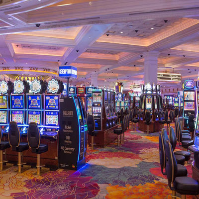 Alfombra impresa de 100% de nylon de color diseñado a medida para el piso del casino de Axminster