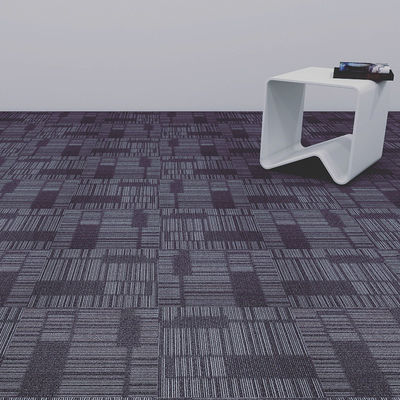 Decoración de pisos de edificios comerciales Alfombra 520g/m2 Polipropileno cuadrado Alfombra de azulejos