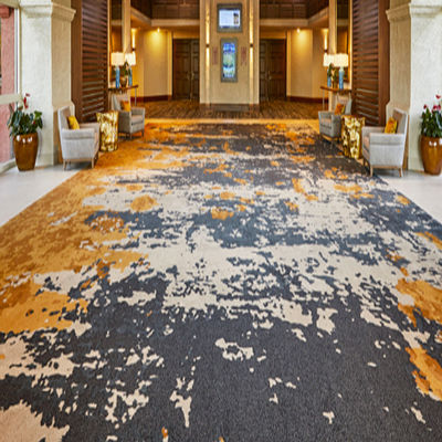Salón de banquetes PET AMIGUAL Logotipo personalizado Nombre Grado PP Alfombras de habitación de hotel Impresión