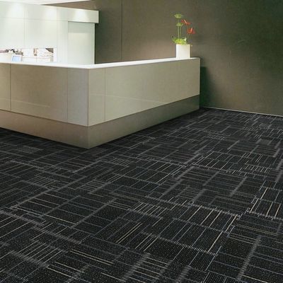 Tejas de alfombra comercial para salas de conferencias de 50x50cm de PP lavables con peso de pila 520g/m2