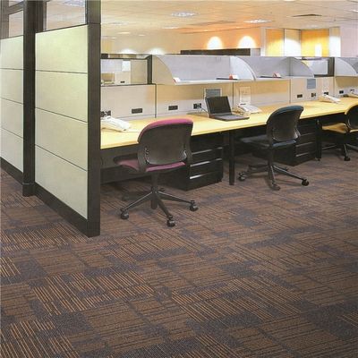 Altura de la pila 4mm 650g/m2 50x50cm Tejas cuadradas Alfombra de oficina de diseño moderno 100% nylon