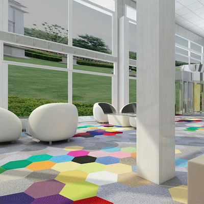 550 g/m2 Peso de pila Oficina Hexágono de forma de nylon Decoración de alfombras de alfombras para suelos