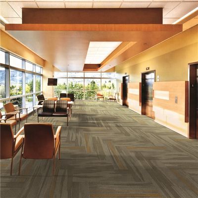 Tejas de alfombra comercial 100% de nylon 25cmx100cm para uso decorativo en el piso de la habitación del hotel