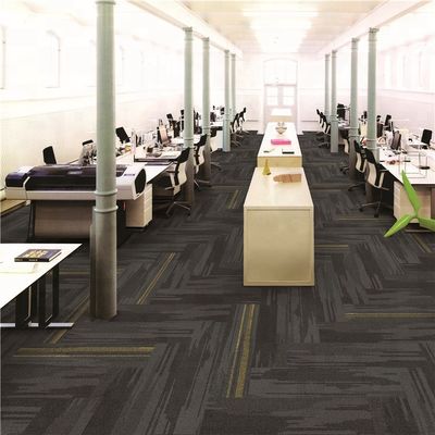 Tejas de alfombra comercial 100% de nylon 25cmx100cm para uso decorativo en el piso de la habitación del hotel