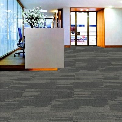 Tejas de alfombra comercial 100% de nylon 25cmx100cm para uso decorativo en el piso de la habitación del hotel