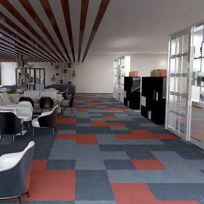 Estancia de oficinas de 50x50 azulejos de alfombra con 450 g/m2 de peso de pila a granel