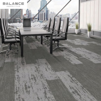Cuarto de oficina comercial de estilo moderno de nylon PVC 25 * 100 Tejas de alfombra con diseño moderno