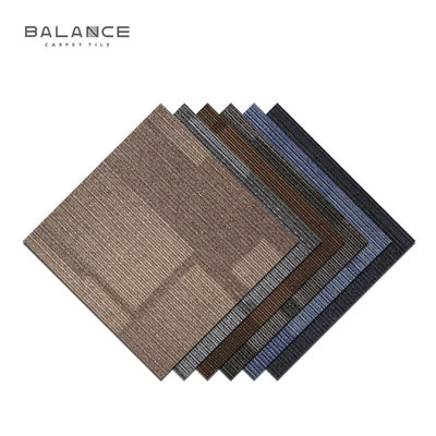 Comerciante Sala acolchada Modular alfombras de alfombra con PVC de apoyo y material impermeable