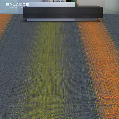 Carpetas de nylon de 50x50 para oficinas comerciales y pasillos de hoteles Peso total 4400 g/m2