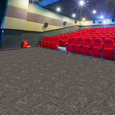 Tejas de alfombra de oficina de diseño personalizado 50 * 50cm de apoyo de betún de forma cuadrada para uso comercial
