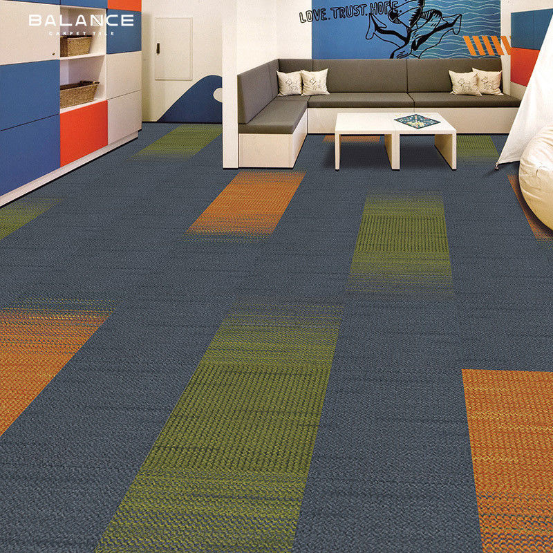 Tejas de alfombras de PVC modulares con respaldo de PP 50x50 para oficinas comerciales espesor total 6,0 mm
