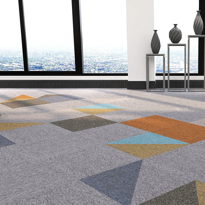 Tejas de alfombra de pared comerciales de 50x50 con color personalizado y respaldo de PVC antideslizante