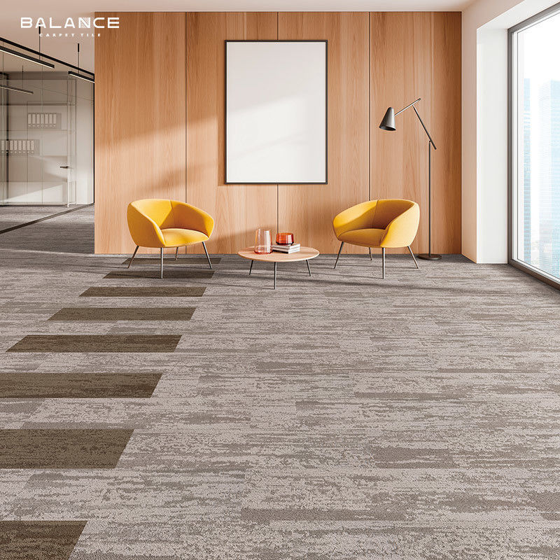 Tejas comerciales de alfombra modular de nylon 100% SD con altura de pila de 2,5 a 6,5 mm y poliéster